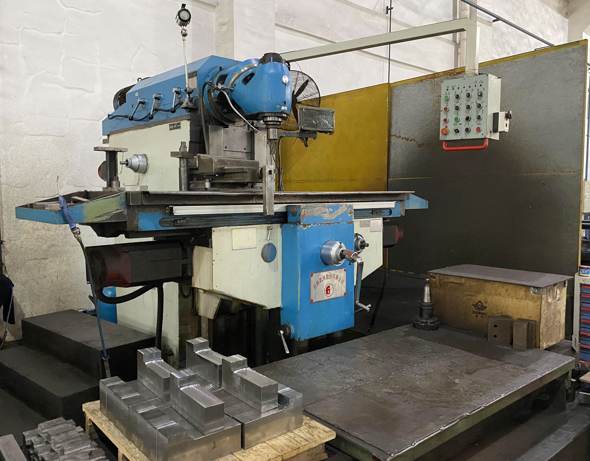 Milling machine